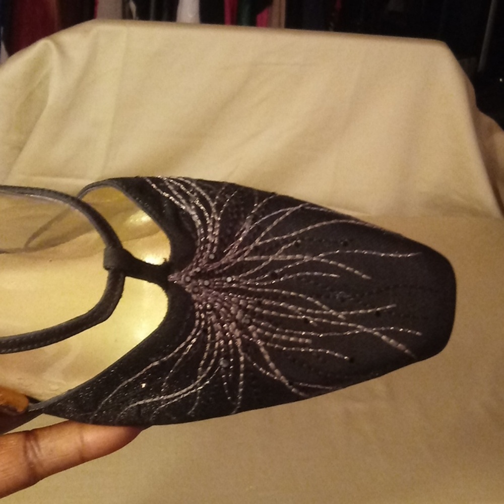 Beautiful Dress Shoes - Picture 3 of 4